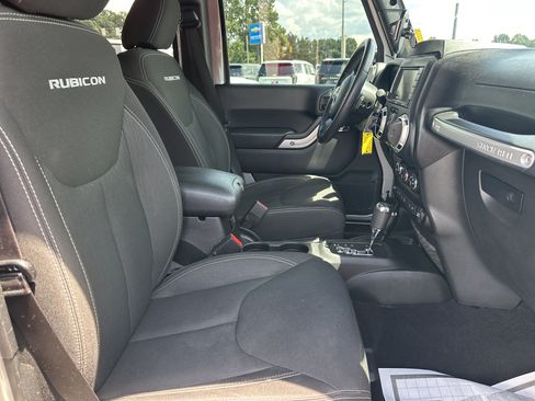 Used 2016 Jeep Wrangler Unlimited Rubicon w/ Dual Top Group AWD/4WD image 14