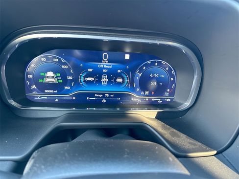 Used 2023 Chevrolet Suburban RST w/ Luxury Package image 21