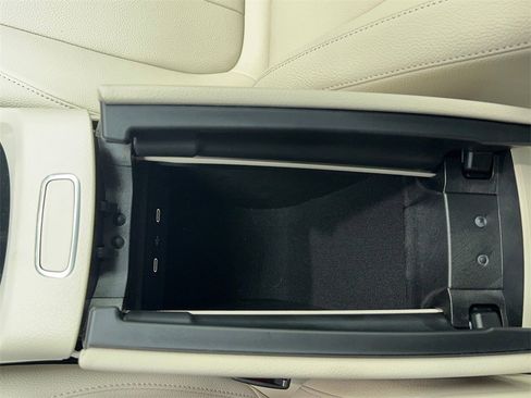 Used 2025 Mercedes-Benz GLB 250 w/ Exclusive Package image 33