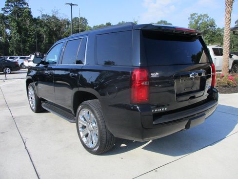 Used 2020 Chevrolet Tahoe LT w/ Luxury Package RWD image 5