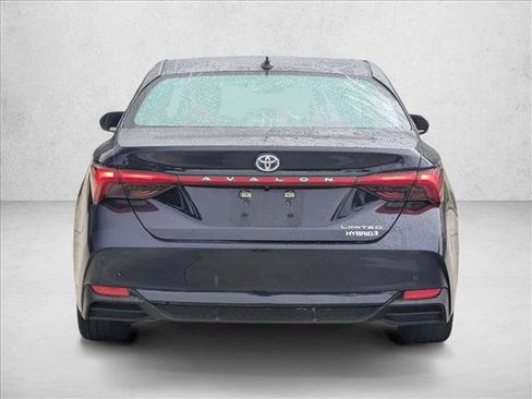 Certified 2022 Toyota Avalon Limited image 6