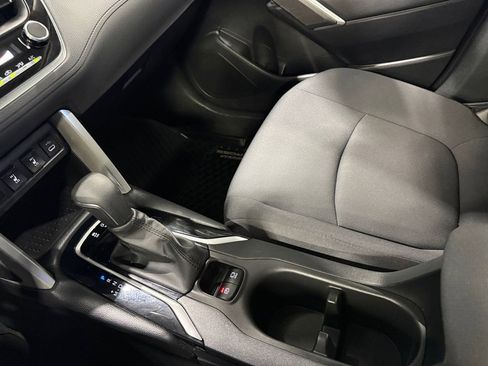 Used 2024 Toyota Corolla Cross LE AWD/4WD image 30