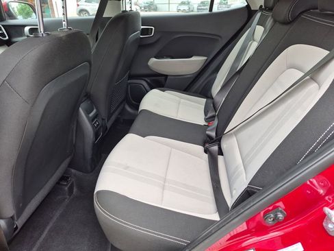 Used 2025 Hyundai Venue SEL FWD image 22