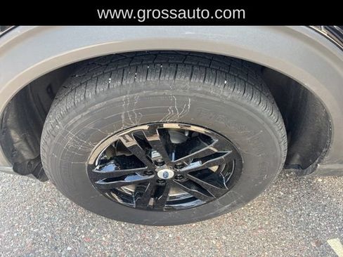 Used 2023 Ford Explorer XLT w/ Equipment Group 202A AWD/4WD image 27