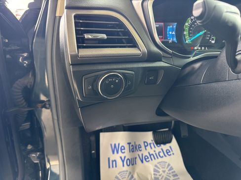 Used 2020 Ford Fusion SE image 19