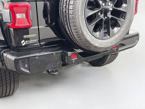 Used 2022 Jeep Wrangler Unlimited Sahara AWD/4WD image 40