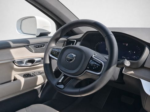 Certified 2026 Volvo XC90 B6 Plus AWD/4WD image 19