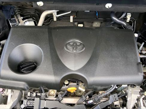 Used 2021 Toyota RAV4 LE AWD/4WD image 32