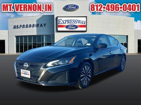 Used 2024 Nissan Altima 2.5 SV image 2