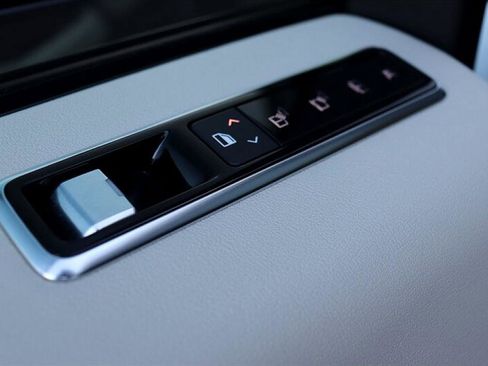 Used 2019 Land Rover Range Rover HSE image 32