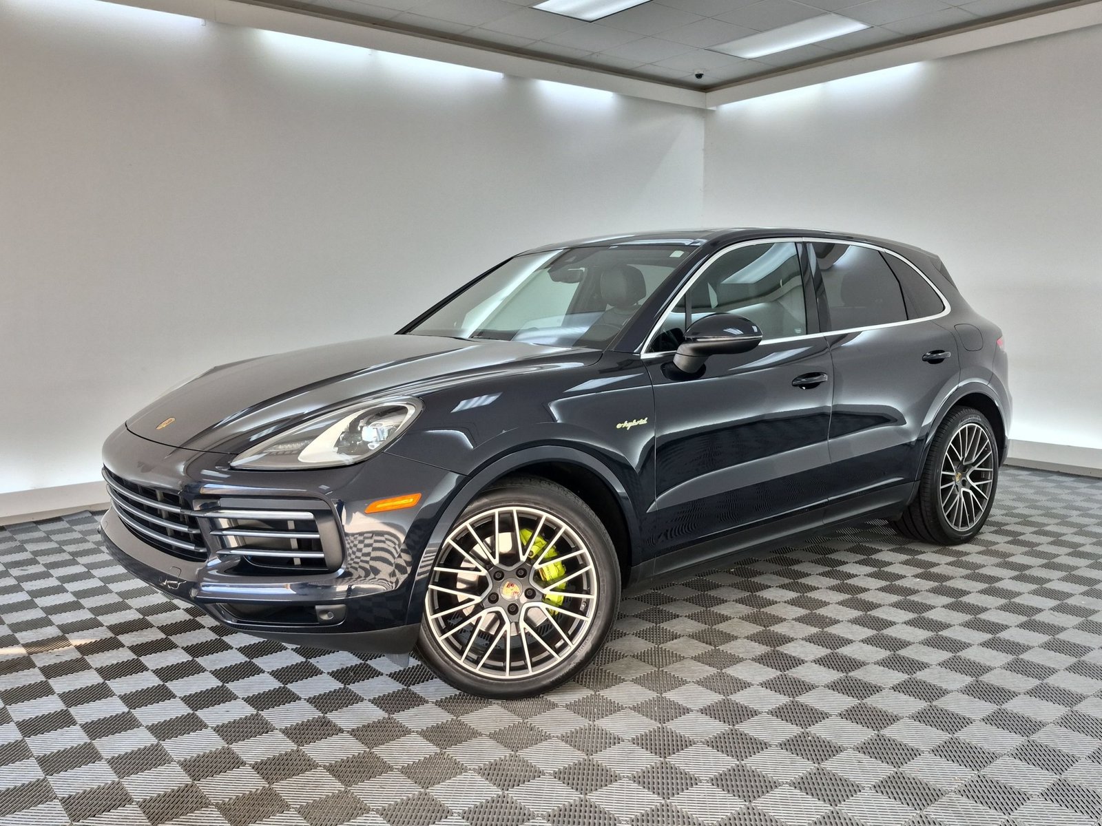 Used 2020 Porsche Cayenne E-Hybrid AWD/4WD image 1