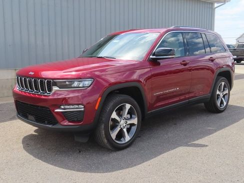 Used 2023 Jeep Grand Cherokee Limited w/ Luxury Tech Group II AWD/4WD image 10