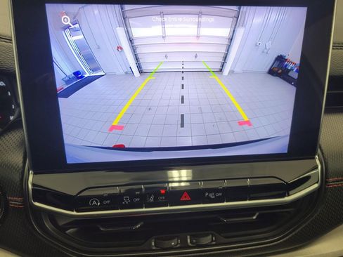 Used 2025 Jeep Compass Trailhawk image 13