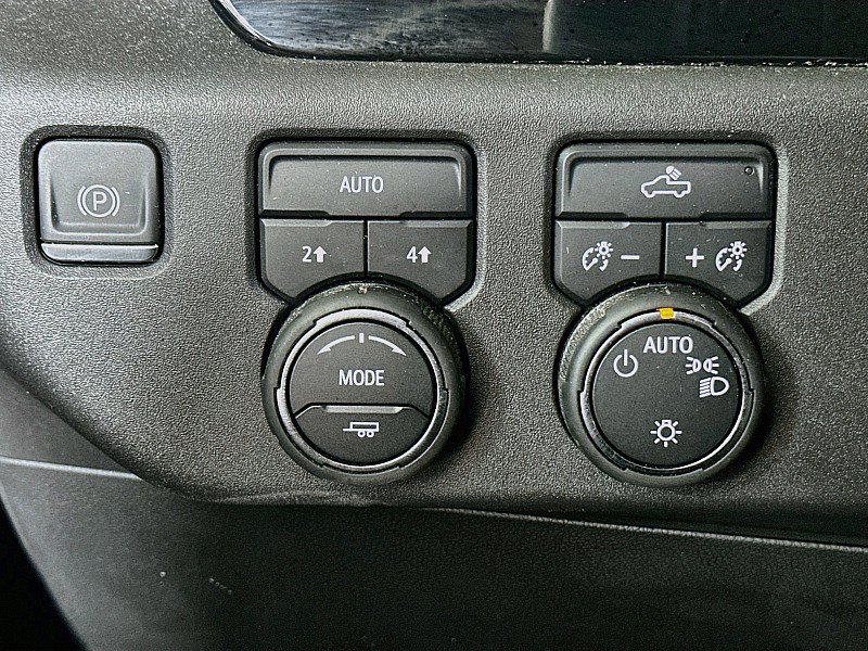 Used 2024 Chevrolet Silverado 1500 LT AWD/4WD image 10