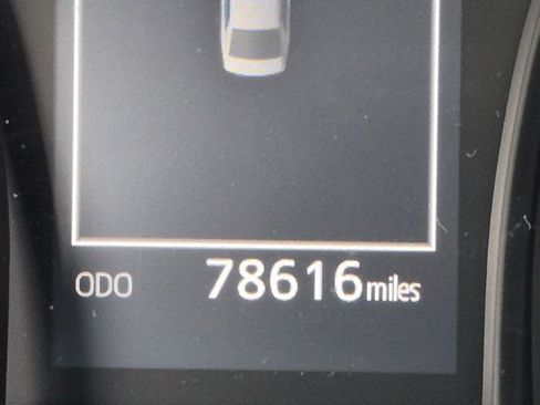 Used 2018 Toyota Camry LE FWD image 6