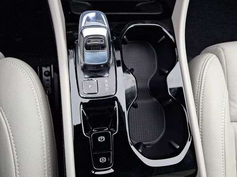 New 2026 Volvo XC40 B5 Ultra w/ Protection Package Premier image 9