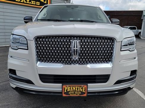 Used 2024 Lincoln Navigator L Reserve AWD/4WD image 3