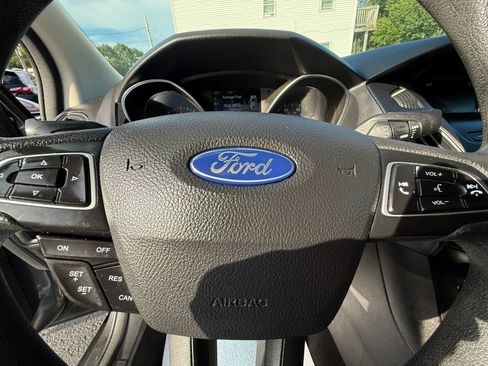 Used 2018 Ford Focus SE FWD image 19