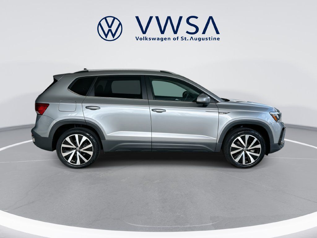 Certified 2023 Volkswagen Taos SE FWD image 8