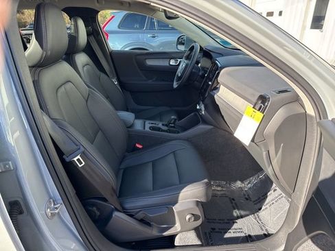 Certified 2025 Volvo XC40 B5 Core w/ Protection Package Premier image 19