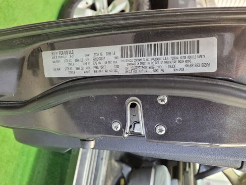 Used 2017 RAM 1500 Classic SLT image 33