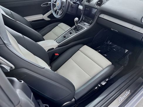 Used 2024 Porsche 718 Boxster image 24