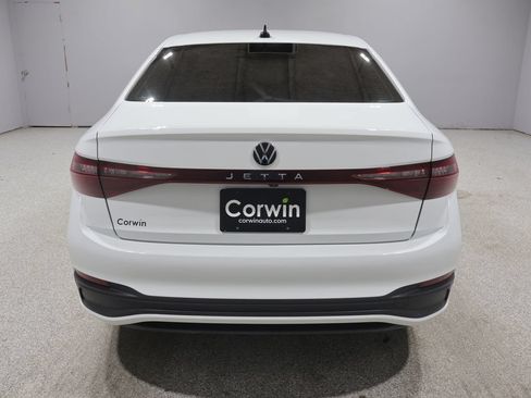 Used 2025 Volkswagen Jetta Sport FWD image 3