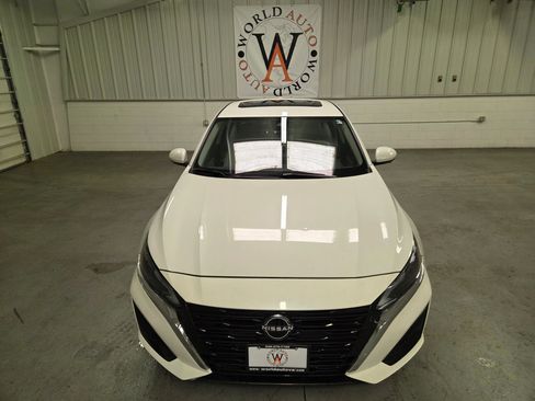 Used 2023 Nissan Altima 2.5 SL FWD image 12