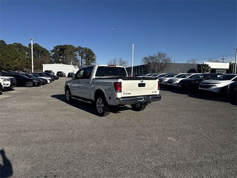 Used 2013 Nissan Titan SL w/ Moonroof Pkg image 7