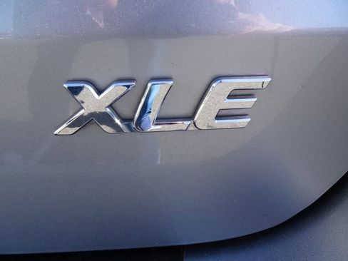 Used 2016 Toyota Sienna XLE image 40