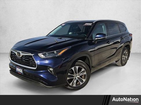 Used 2022 Toyota Highlander XLE image 1