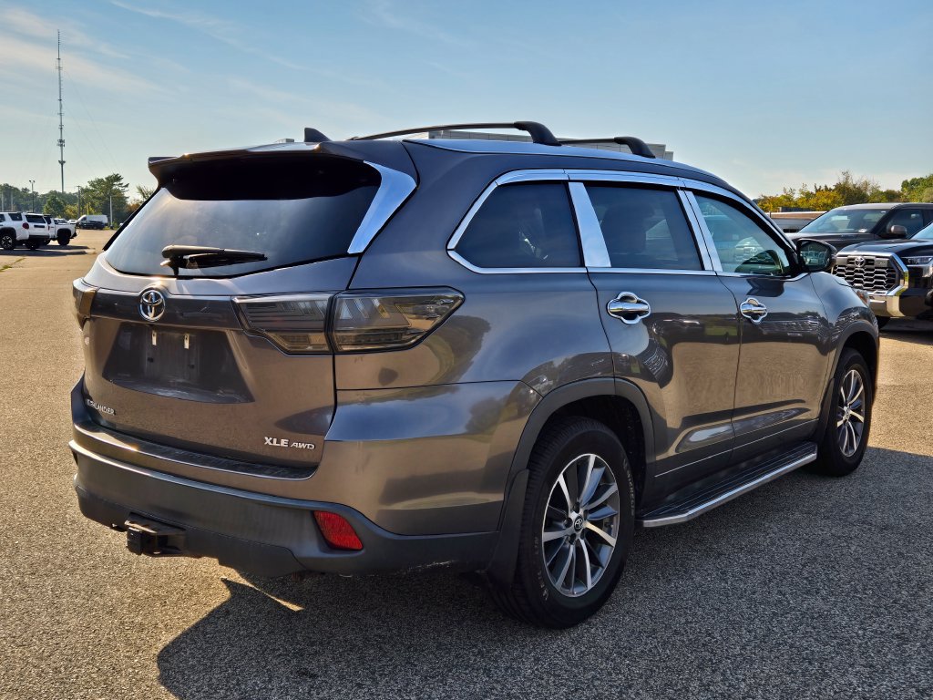 Used 2018 Toyota Highlander XLE AWD/4WD image 6