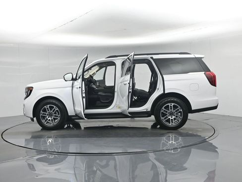 Used 2025 Ford Expedition Active AWD/4WD image 42