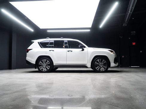 Used 2025 Lexus LX 600 4WD w/ Appearance Package image 9