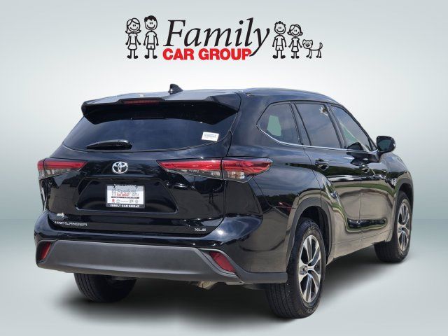 Used 2020 Toyota Highlander XLE FWD image 4