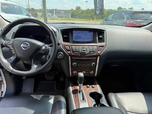 Used 2018 Nissan Pathfinder Platinum FWD image 17