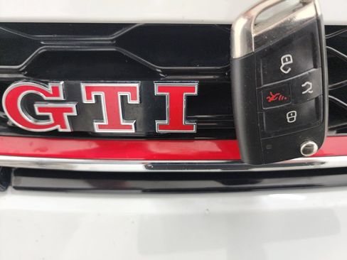 Used 2020 Volkswagen GTI SE FWD image 41