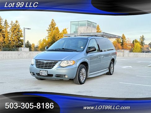 Used 2005 Chrysler Town & Country Touring w/ Luxury Group image 3