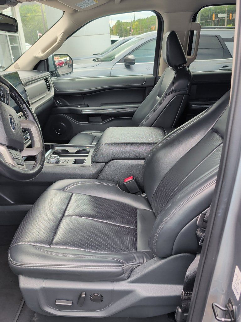 Used 2024 Ford Expedition XLT RWD image 8