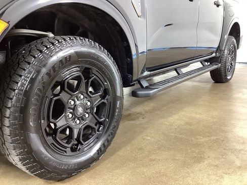 Used 2025 Ford Ranger Lariat w/ Black Appearance Package AWD/4WD image 2