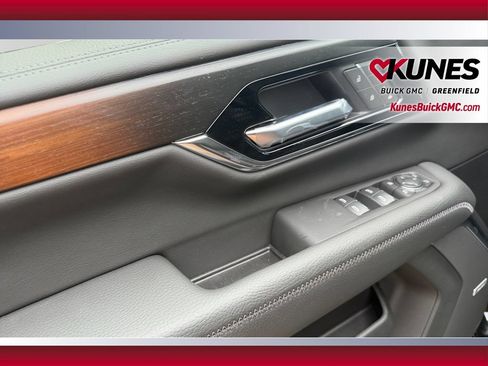 New 2026 GMC Yukon Denali w/ Denali Reserve Package AWD/4WD image 18