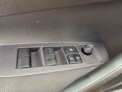 Used 2024 Toyota Corolla LE FWD image 33