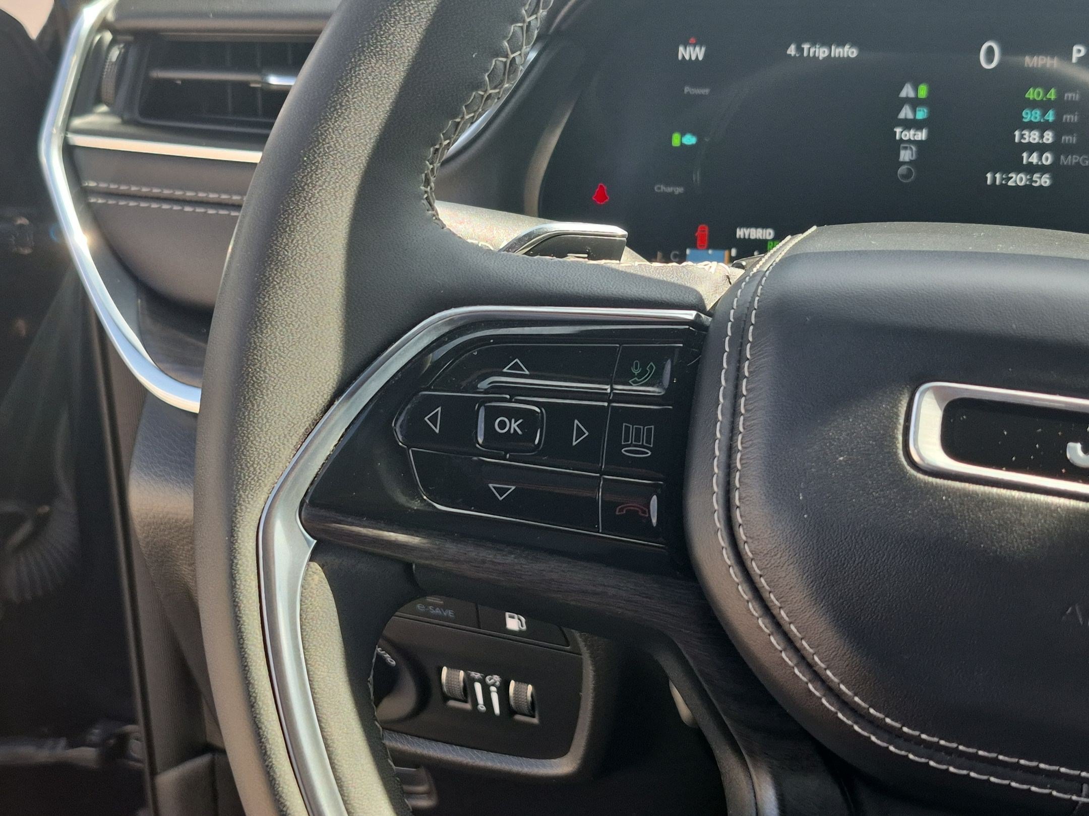 Used 2023 Jeep Grand Cherokee Overland w/ Luxury Tech Group IV AWD/4WD image 19