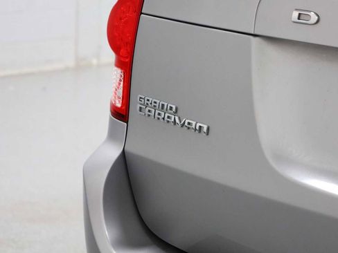 Used 2016 Dodge Grand Caravan SXT image 8