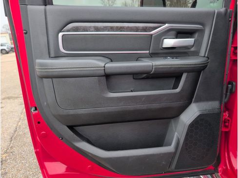 Used 2024 RAM 2500 Big Horn w/ Bed Utility Group image 33