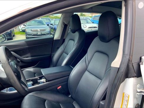 Used 2020 Tesla Model 3 Standard Range Plus RWD image 24