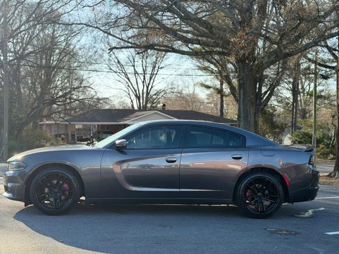Used 2020 Dodge Charger SXT w/ Leather Interior Group RWD image 3