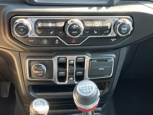 Used 2021 Jeep Wrangler Unlimited Sahara AWD/4WD image 29