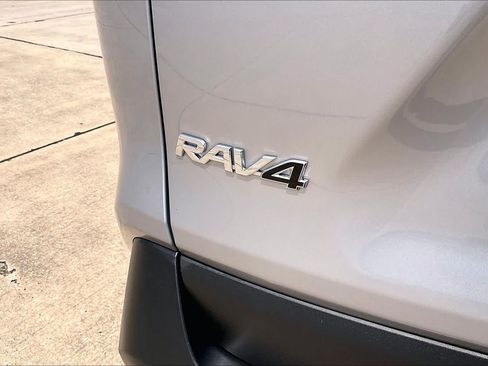 Used 2025 Toyota RAV4 XLE FWD image 10