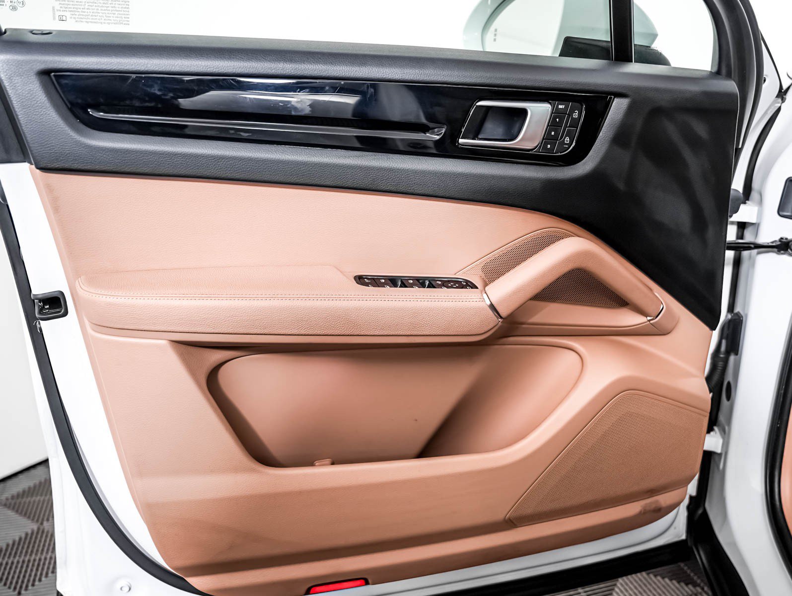 Certified 2023 Porsche Cayenne AWD/4WD image 30